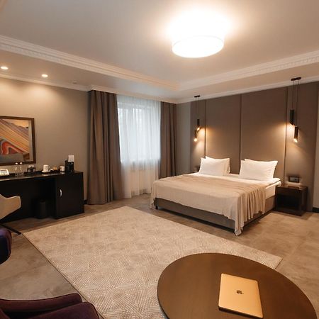 Riverside- Hotel And Mice แชร์นีฮีฟ ภายนอก รูปภาพ