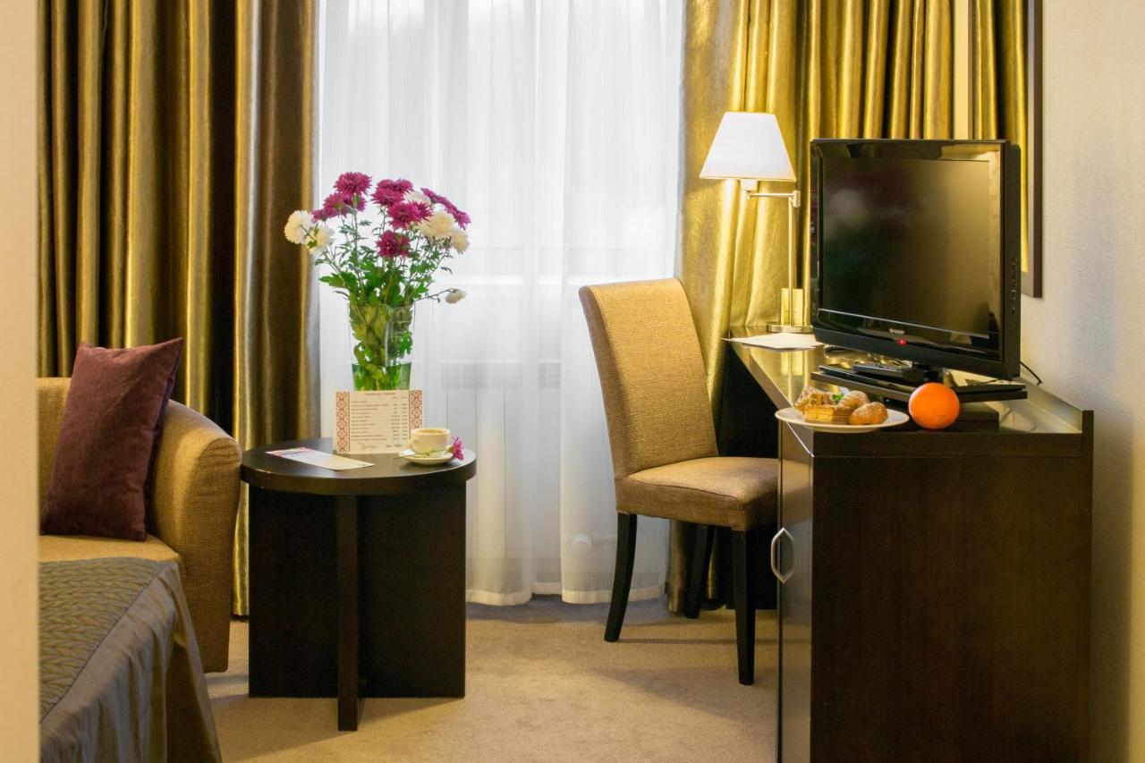 Riverside- Hotel And Mice แชร์นีฮีฟ ภายนอก รูปภาพ