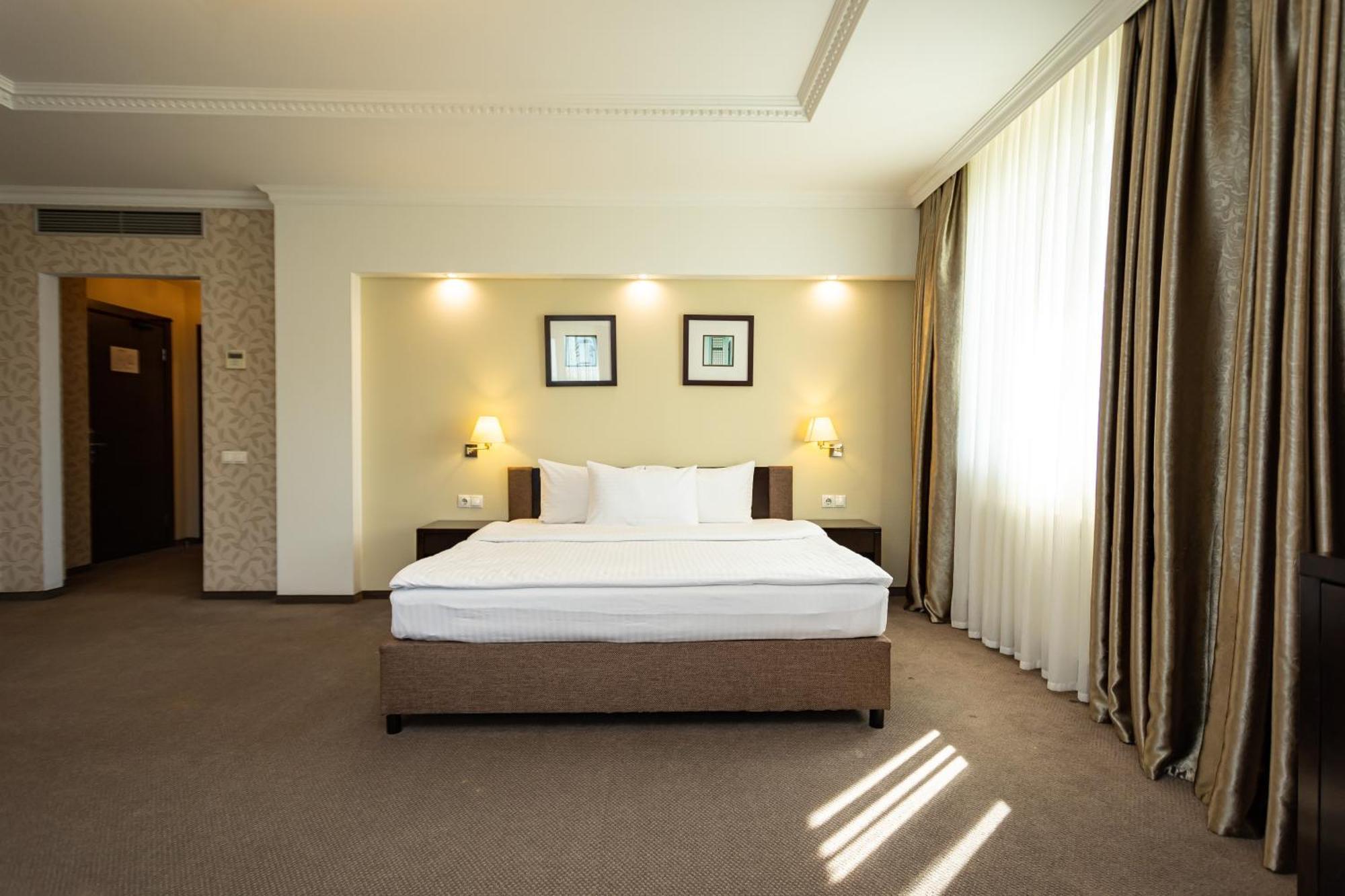 Riverside- Hotel And Mice แชร์นีฮีฟ ภายนอก รูปภาพ