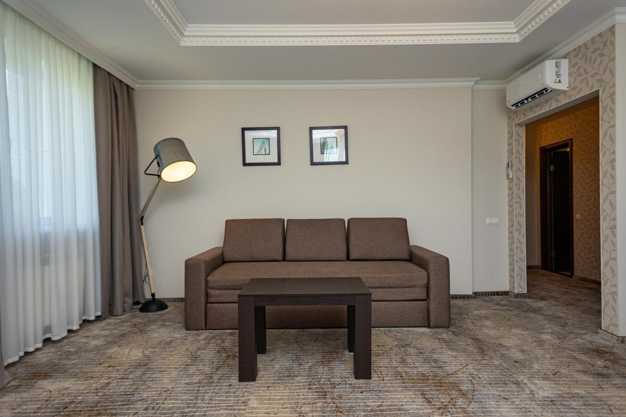 Riverside- Hotel And Mice แชร์นีฮีฟ ภายนอก รูปภาพ