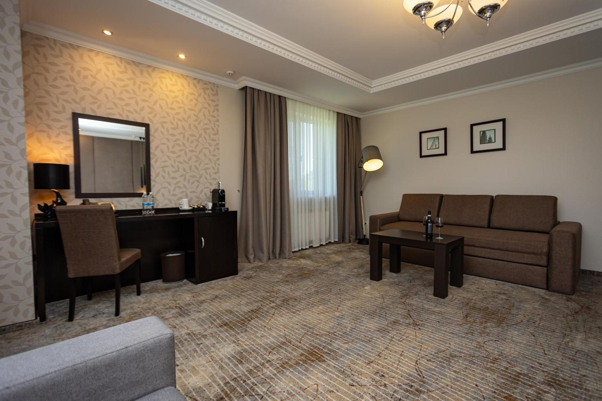 Riverside- Hotel And Mice แชร์นีฮีฟ ภายนอก รูปภาพ