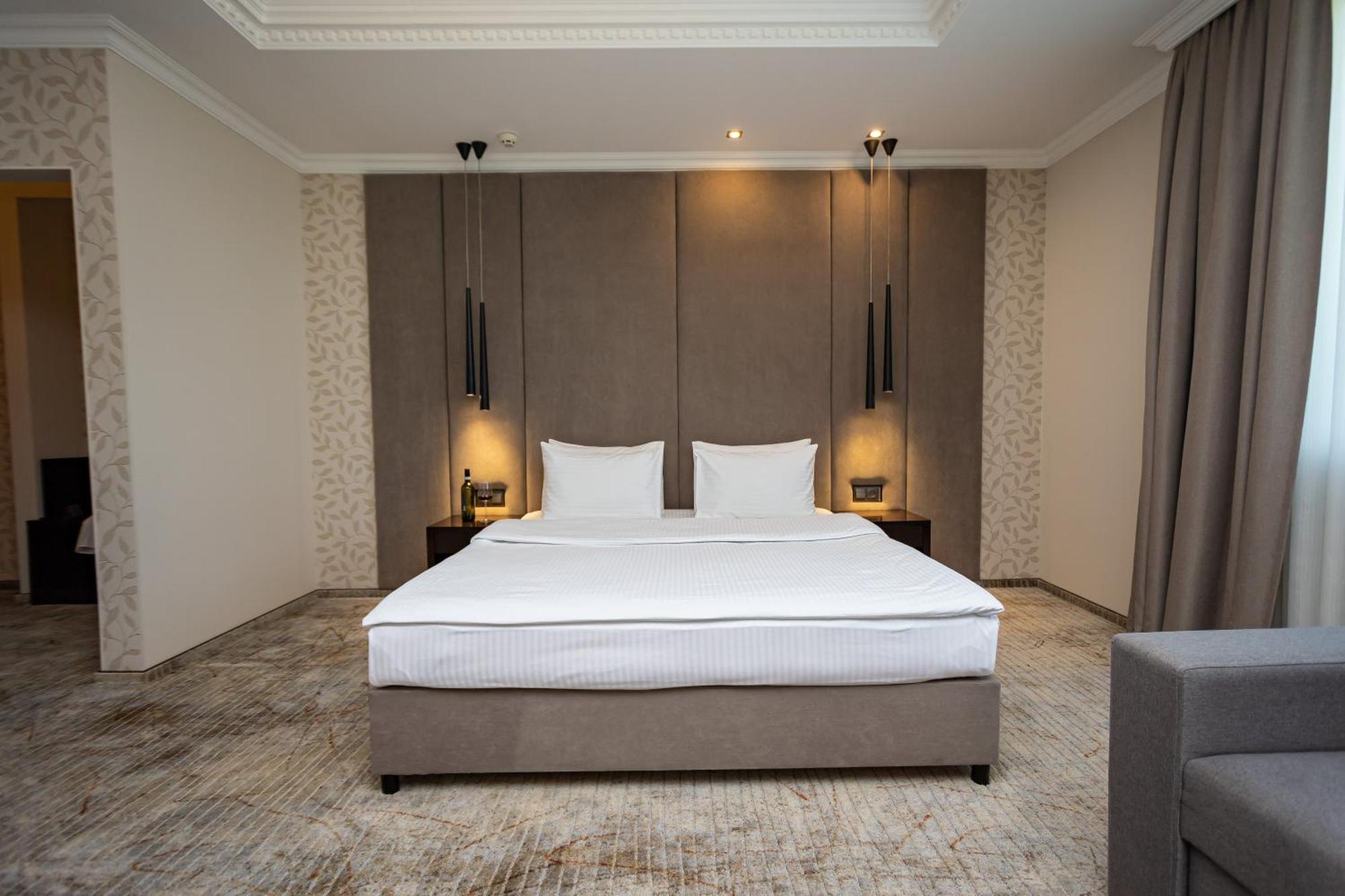 Riverside- Hotel And Mice แชร์นีฮีฟ ภายนอก รูปภาพ