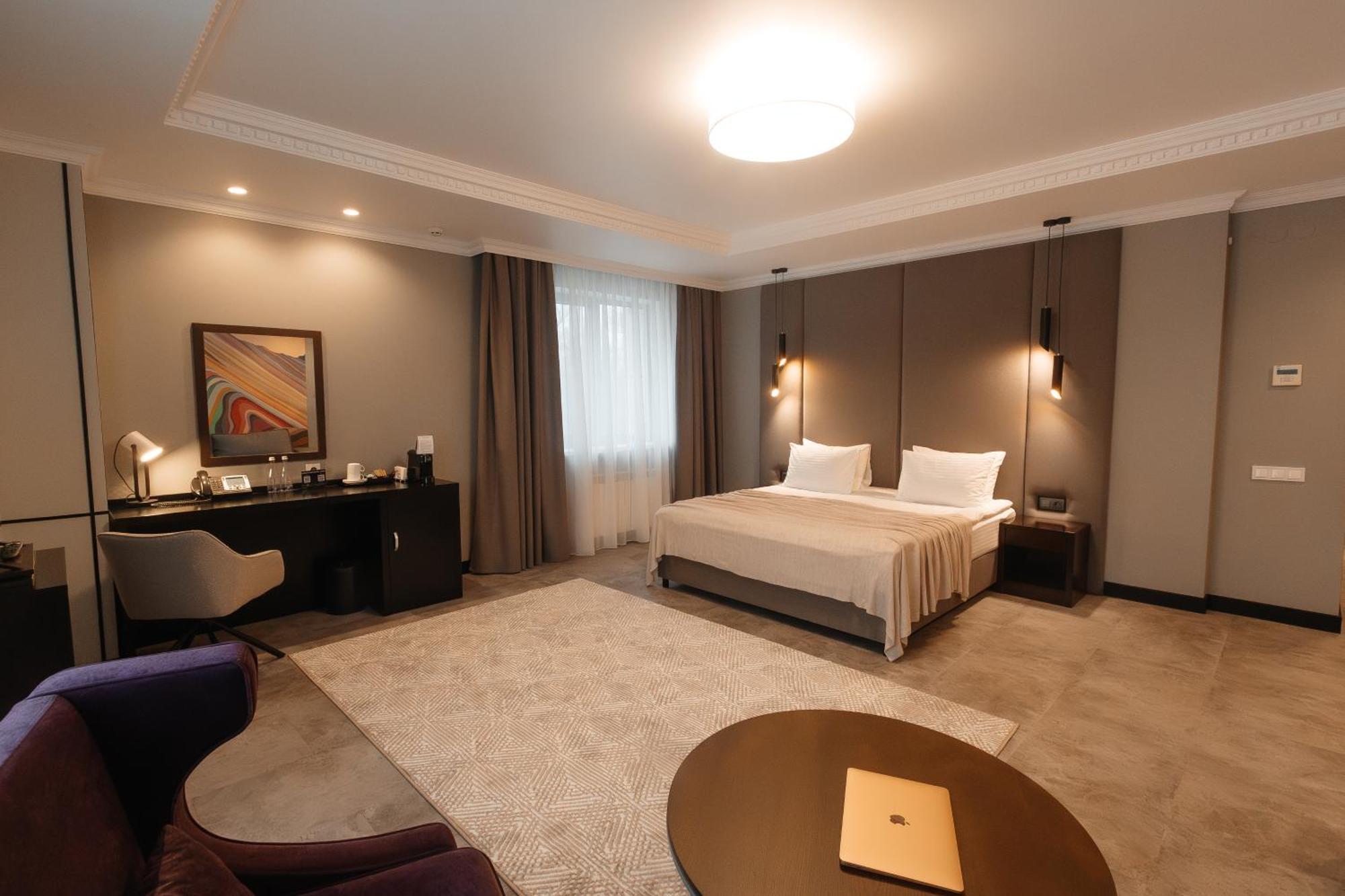 Riverside- Hotel And Mice แชร์นีฮีฟ ภายนอก รูปภาพ