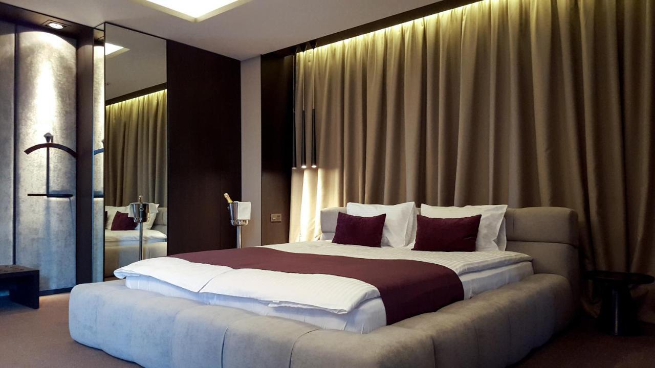 Riverside- Hotel And Mice แชร์นีฮีฟ ภายนอก รูปภาพ