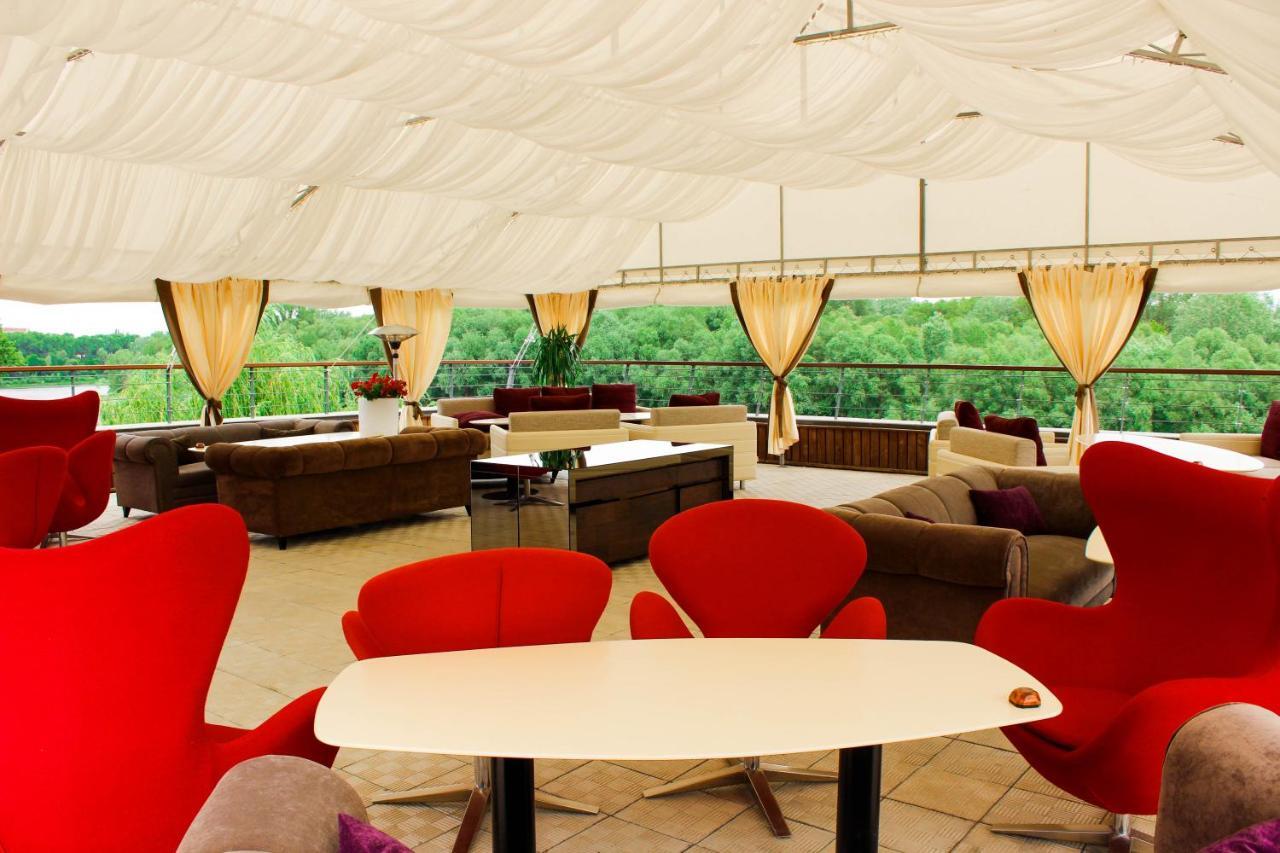 Riverside- Hotel And Mice แชร์นีฮีฟ ภายนอก รูปภาพ