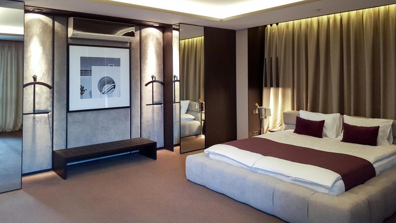 Riverside- Hotel And Mice แชร์นีฮีฟ ภายนอก รูปภาพ