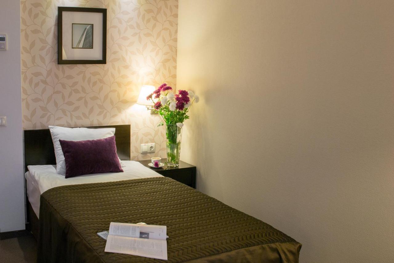 Riverside- Hotel And Mice แชร์นีฮีฟ ภายนอก รูปภาพ