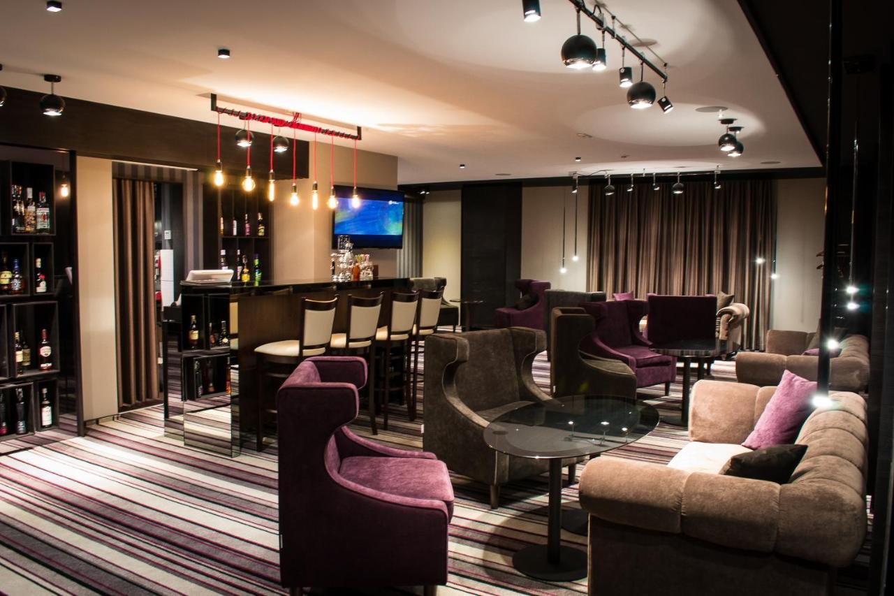 Riverside- Hotel And Mice แชร์นีฮีฟ ภายนอก รูปภาพ